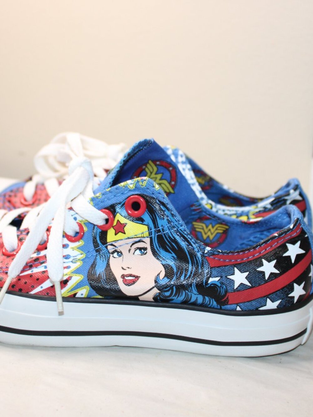 Converse All Star DC Comics Wonder Woman Low Top Sneakers Women's 7 131719F